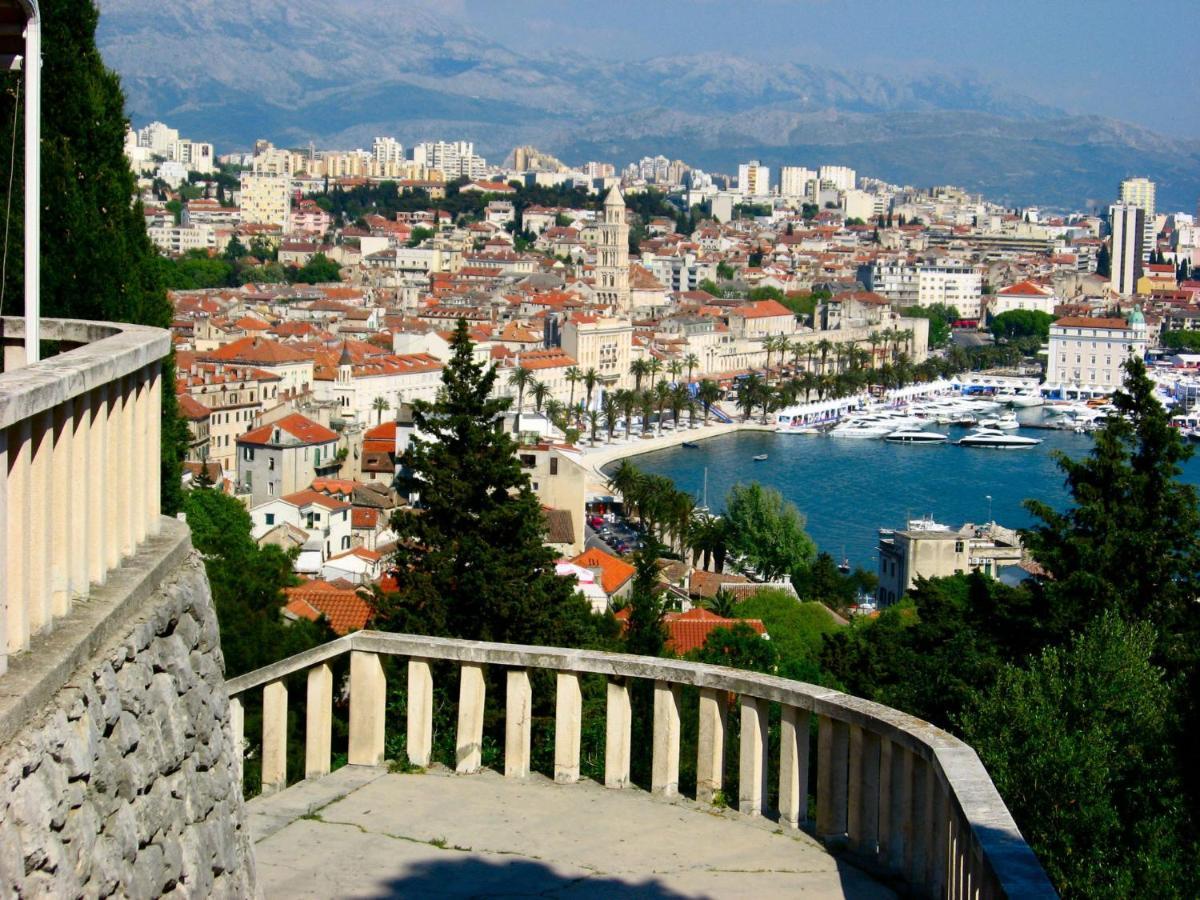 Luxurious Holiday Home In Makarska With Jacuzzi Εξωτερικό φωτογραφία