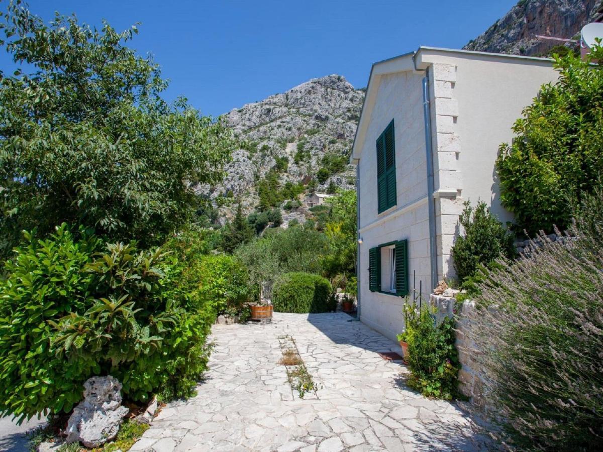 Luxurious Holiday Home In Makarska With Jacuzzi Εξωτερικό φωτογραφία
