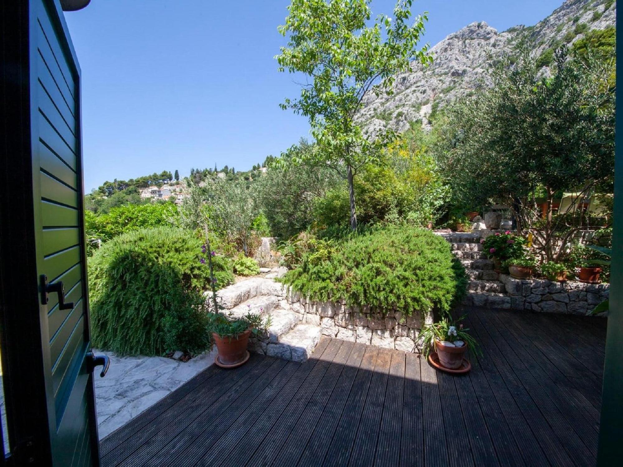 Luxurious Holiday Home In Makarska With Jacuzzi Εξωτερικό φωτογραφία