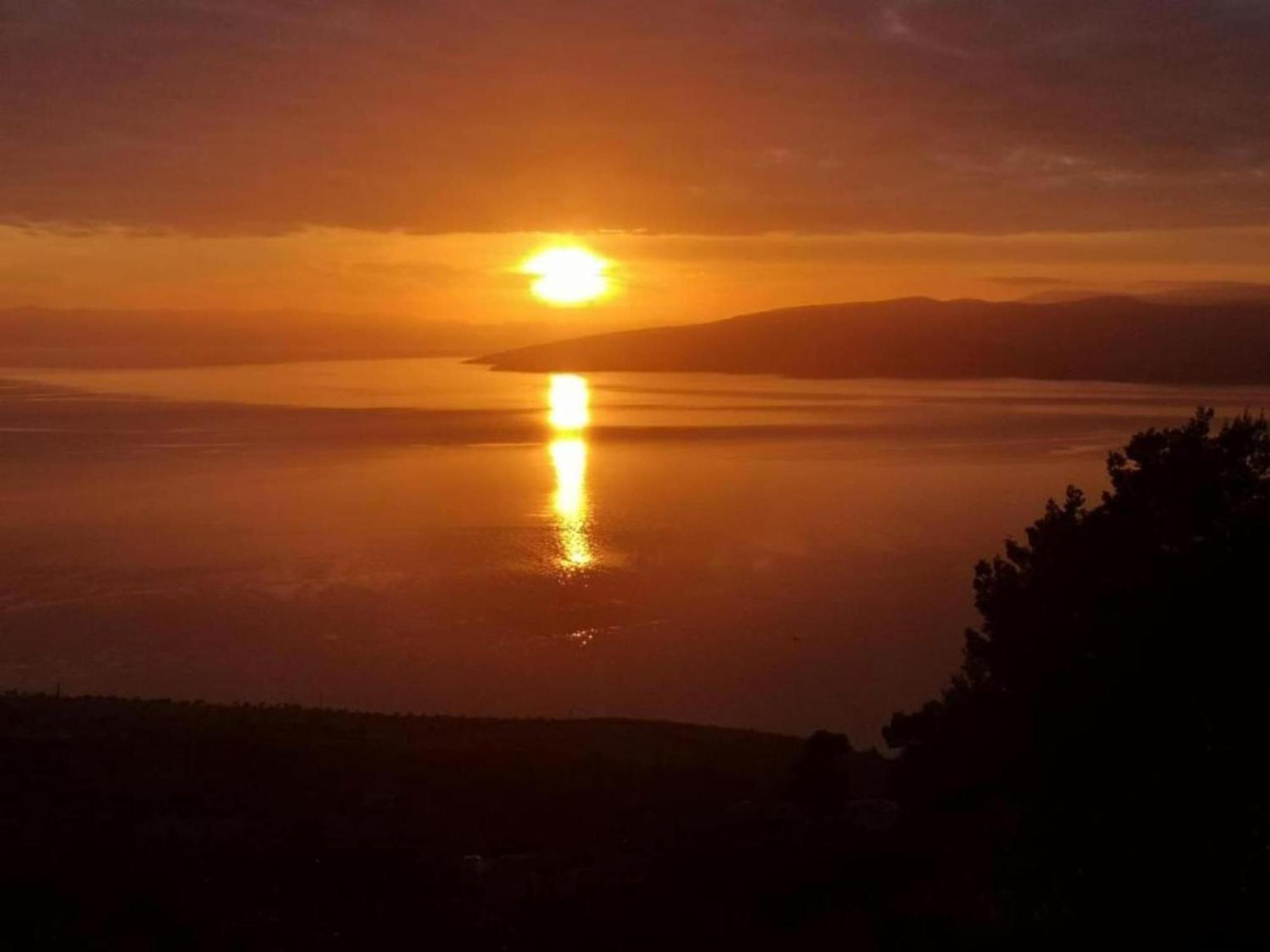 Luxurious Holiday Home In Makarska With Jacuzzi Εξωτερικό φωτογραφία
