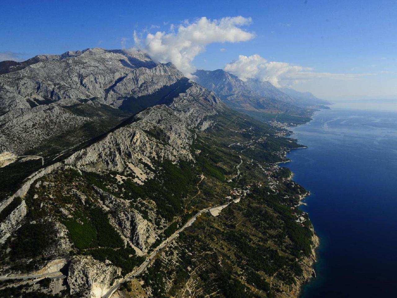 Luxurious Holiday Home In Makarska With Jacuzzi Εξωτερικό φωτογραφία
