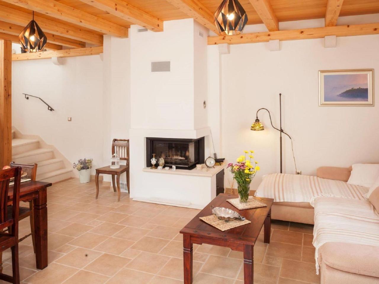 Luxurious Holiday Home In Makarska With Jacuzzi Εξωτερικό φωτογραφία