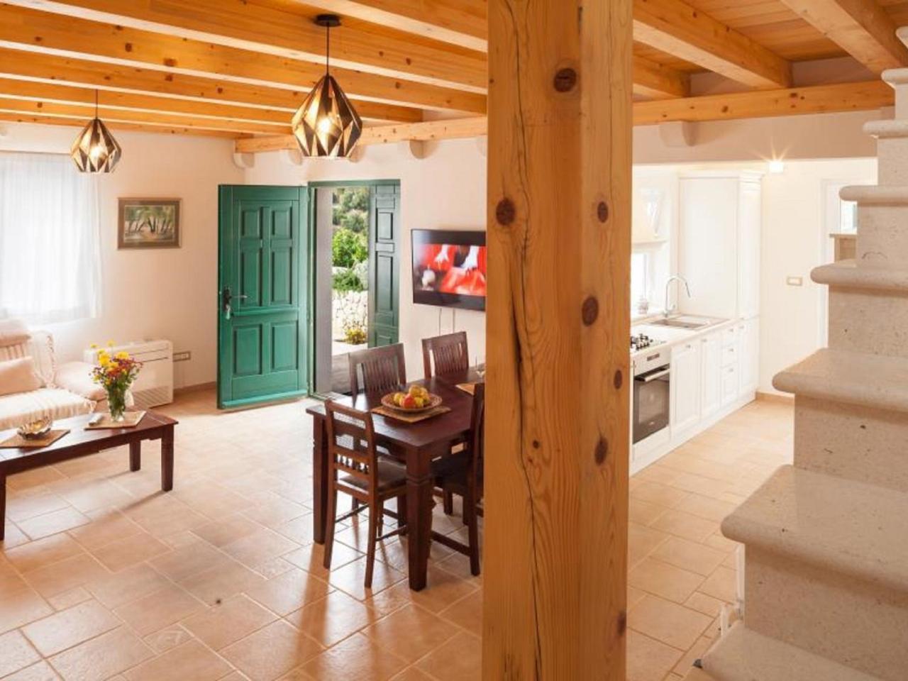 Luxurious Holiday Home In Makarska With Jacuzzi Εξωτερικό φωτογραφία